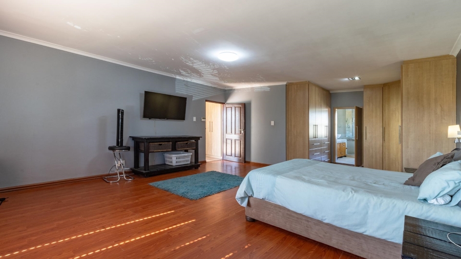 5 Bedroom Property for Sale in Northgate Western Cape